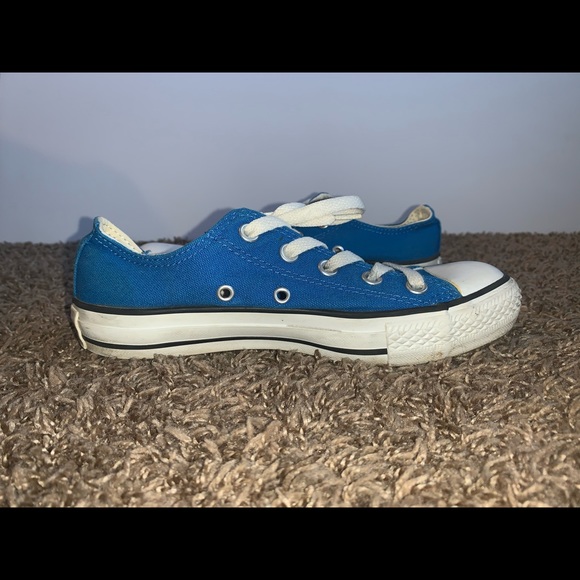 Women’s Converse Sneakers - Picture 5 of 9